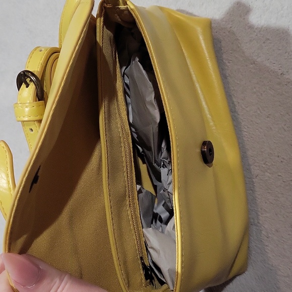 Universal Thread Yellow Crossbody Bag - Picture 4 of 14